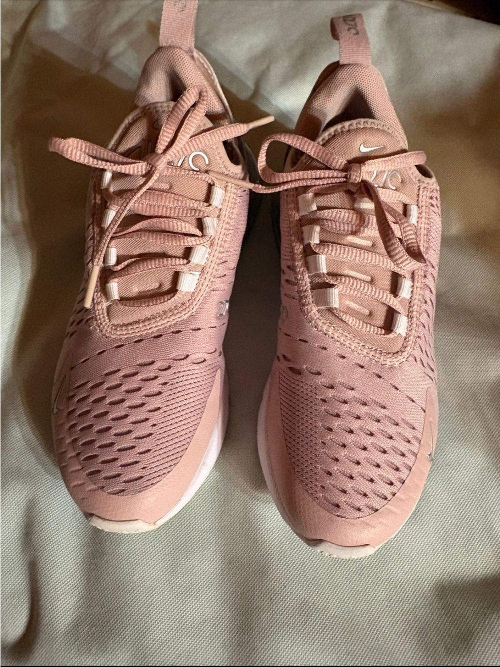 MAKE AN OFFER  Nike Women’s Pink Mesh Athletic Sneakers